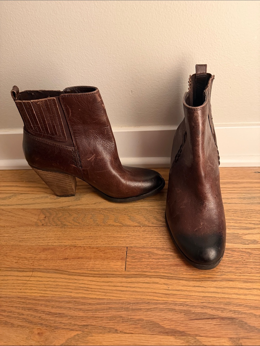 Vince Camuto highland leather Chelsea boot